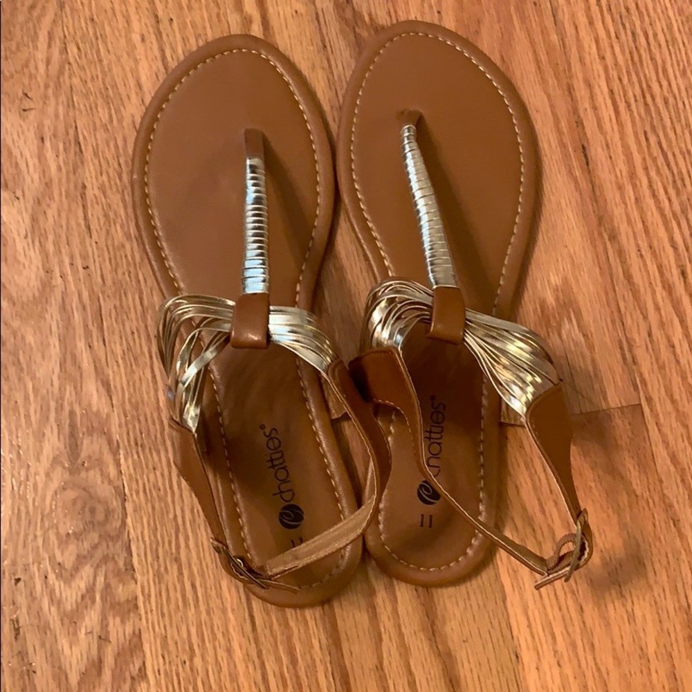 Chatties Platinum Gold Roman Style Sandals